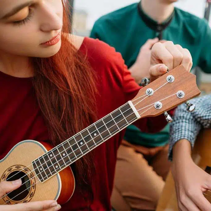how to properly tune a ukulele