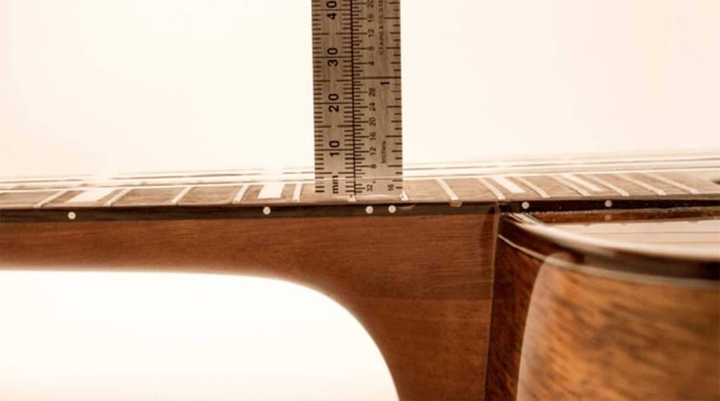 ukulele fretboard met verkeerde actie veroorzaakt ukulele buzz
